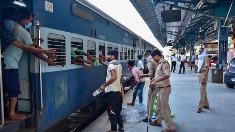 Railway passenger confirms reserved seat without waiting list by 2032 says Minister Ashwini Vaishnaw ckm