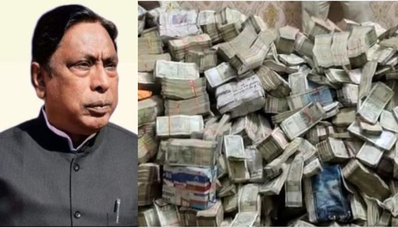 35 crore was found in house of Personal Secretary  Congress leader and Jharkhand minister Amlangir was arrested