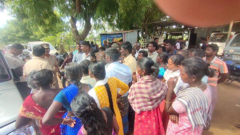 people did road protest at tirunelveli tiruchendur road vel