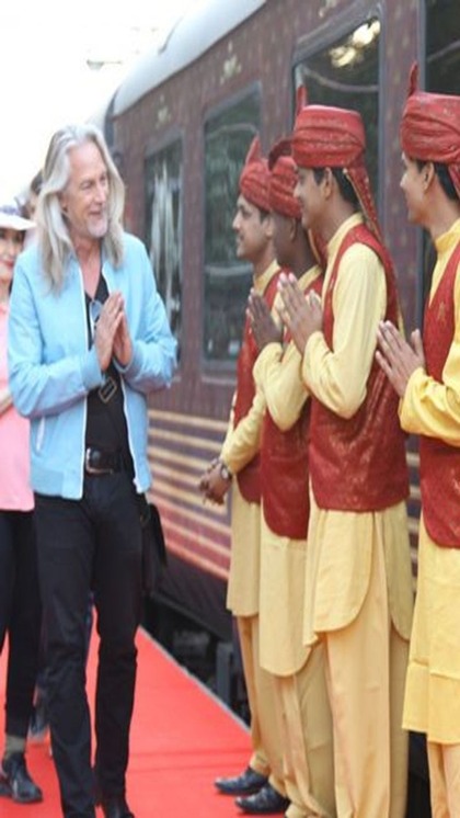 <p>महाराजा एक्सप्रेस भारत की नहीं बल्कि एशिया की सबसे महंगी ट्रेन है। यह खास टूर पैकेज पर चलती है। जो 8 दिनों में ताजमहल,खुजराहो, रणथम्बौर और वाराणसी की सैर कराती है। </p>
