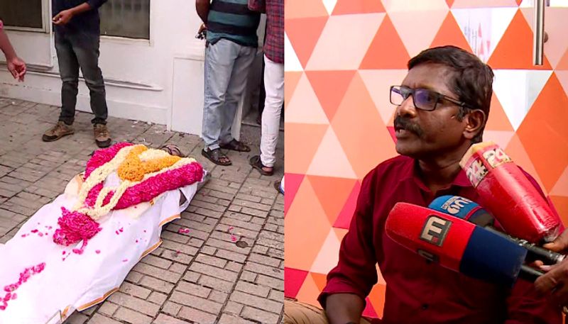 Kerala: Family of man died in Muscat protests with his body at Air India Express office in Thiruvananthapuram anr