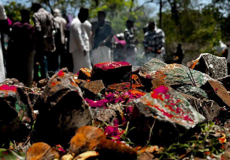 tale of a  secular pilgrimage in Gundara Maqam Nagarhole tiger reserve  Hazrath Sayyid Bari Rahmathullaah Darga 