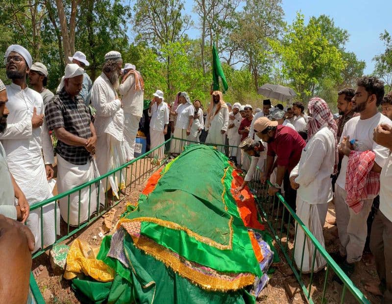 tale of a  secular pilgrimage in Gundara Maqam Nagarhole tiger reserve  Hazrath Sayyid Bari Rahmathullaah Darga 