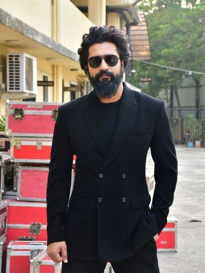 <p>विक्की ने इलेक्ट्रॉनिक ऑफ टेलीकम्यूनिकेशन्स से इंजीनियरिंग में ग्रेजुएशन किया है।  इसके बाद रियल स्टेट में नौकरी किया लेकिन एक्टिंग में दिलचस्पी थी इसलिए नौकरी छोड़ दिया ।</p>

<p> </p>

