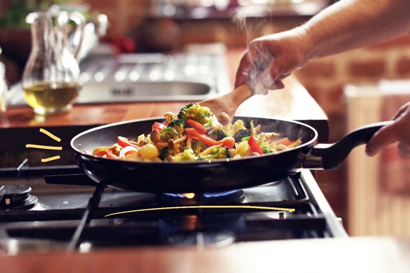 is It safe to use non stick cookware