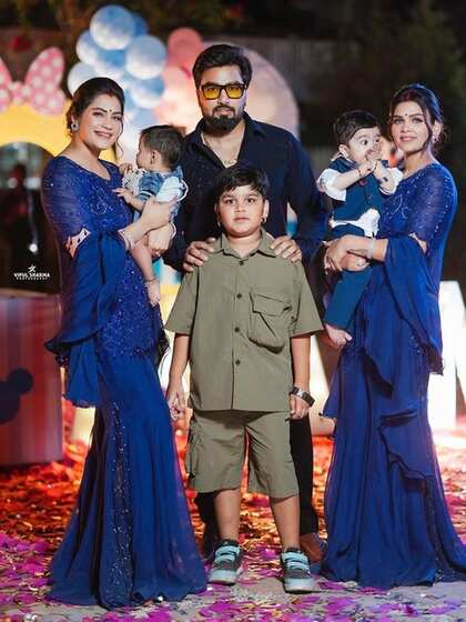 <p>अरमान की दोनों बीवियों में बहुत पटती है जो उनके वीडियो में साफ नजर आता है। दोनों एक दूसरे के साथ बहनों की तरह रहती हैं और अरमान से दोनों के चार बच्चे हैं।</p>
