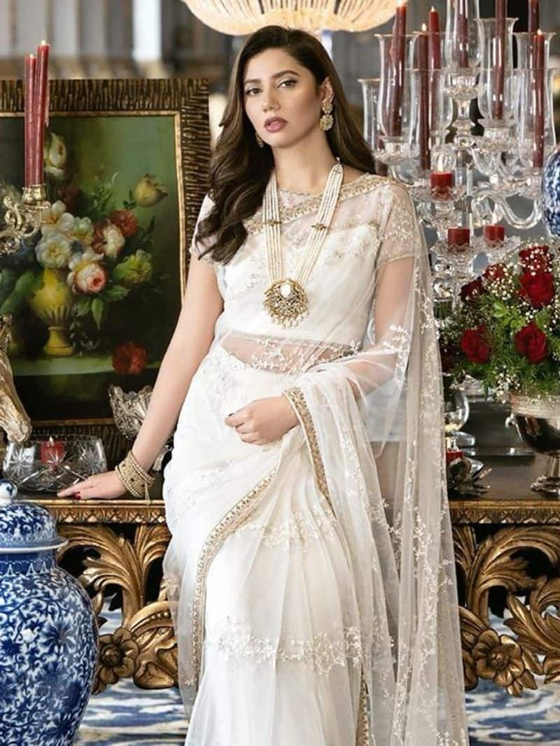 Pakistani Actress Mahira Khan 8 latest Saree look zkamn 