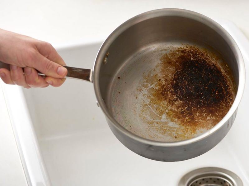 home remedies to clean your burnt utensils