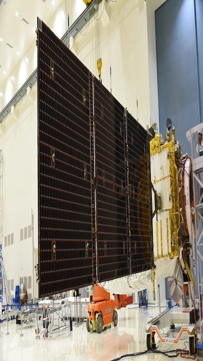 <p>ISRO प्रमुख डॉ. एस. सोमनाथ ने बताया कि NISAR देश और दुनिया में आने वाले भूकंपों की पहले ही भविष्यवाणी कर सकेगा, क्योंकि यह टेक्टोनिक प्लेट्स के मूवमेंट की स्टडी करेगा।</p>

<p> </p>
