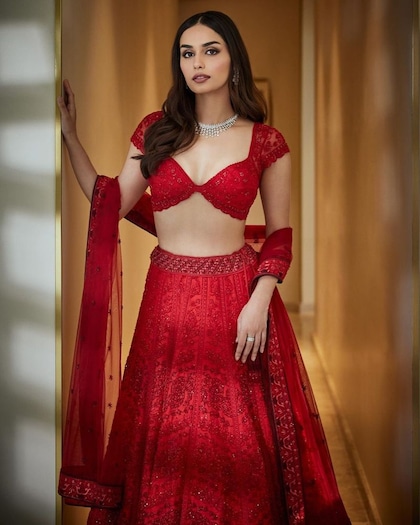ढलती उम्र में बरकरार रहेगी जवानी,कैरी करे Manushi Chhillar जैसे ब्लाउज