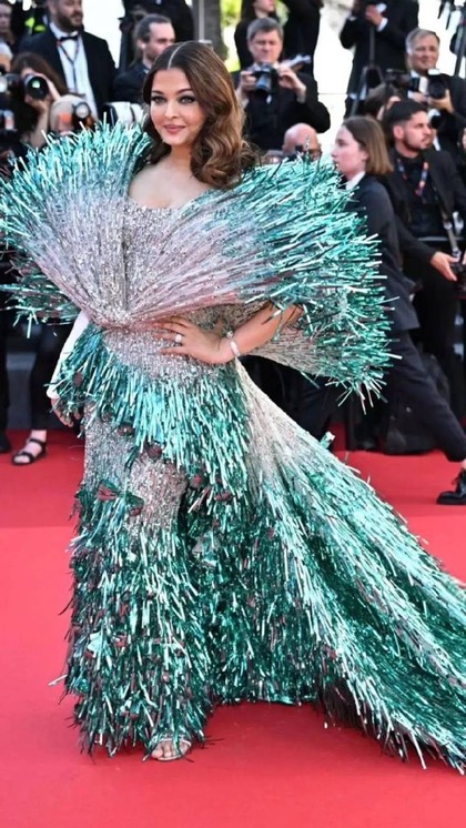 क्रिसमस ट्री, बर्थडे डेकोरेशन से हुई ऐश्वर्या के Cannes ड्रेस की तुलना