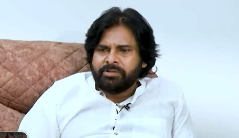 a girl love proposed to pawan kalyan at public meet his reaction just amazing arj 