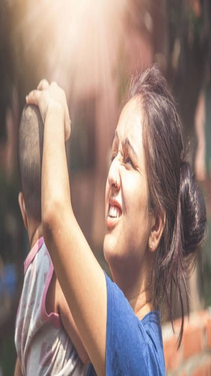 <p>डाक्टरों का कहना है कि गर्मी में डायबिटीज, हृदय रोग, ब्लड प्रेशर के रोगी अपना विशेष ख्याल रखें। आईए जाते हैं कि इस हीट वेव की चपेट में आने से कौन से 7 रोग हो सकते हैं।</p>
