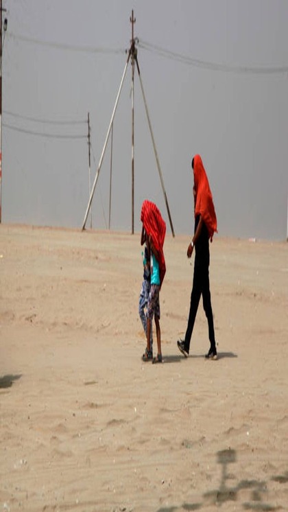 <p>साइंटिस्टों का कहना है कि अधिक गर्मी के संपर्क में आने से भ्रम या स्मृति हानि का खतरा हो सकता है। शोध से पता चलता है कि यह कुछ मेंटल हेल्थ इश्यूज पैदा कर सकती है।</p>
