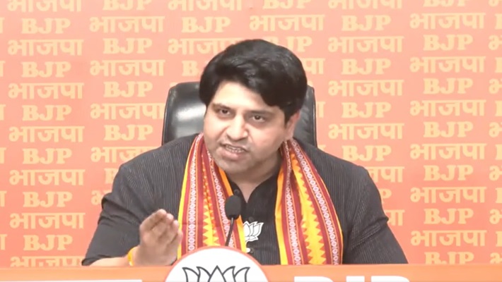 Someone who has failed 3 times cannot represent students', BJP's jab at Rahul Gandhi over paper leaks AJR