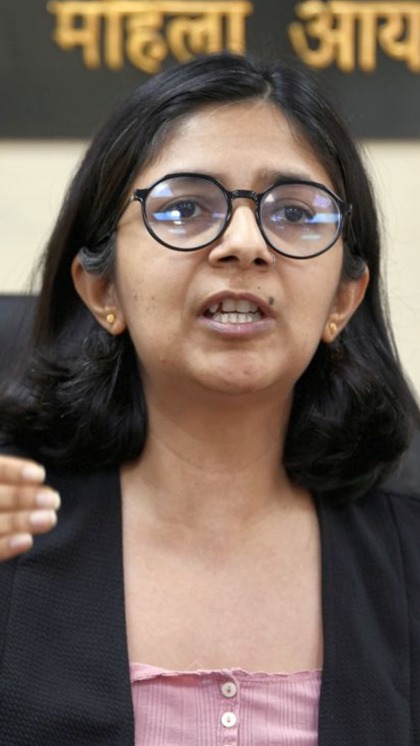 <p>स्वाति मालीवाल सीएम अरविंद केजरीवाल के आवास पर उनके साथ हुई मारपीट के बाद चर्चा में है उन्होंने सीएम के PA विभव कुमार पर गंभीर आरोप लगाए हैं हालांकि विभव को अरेस्ट कर लिया गया है। <br />
 </p>
