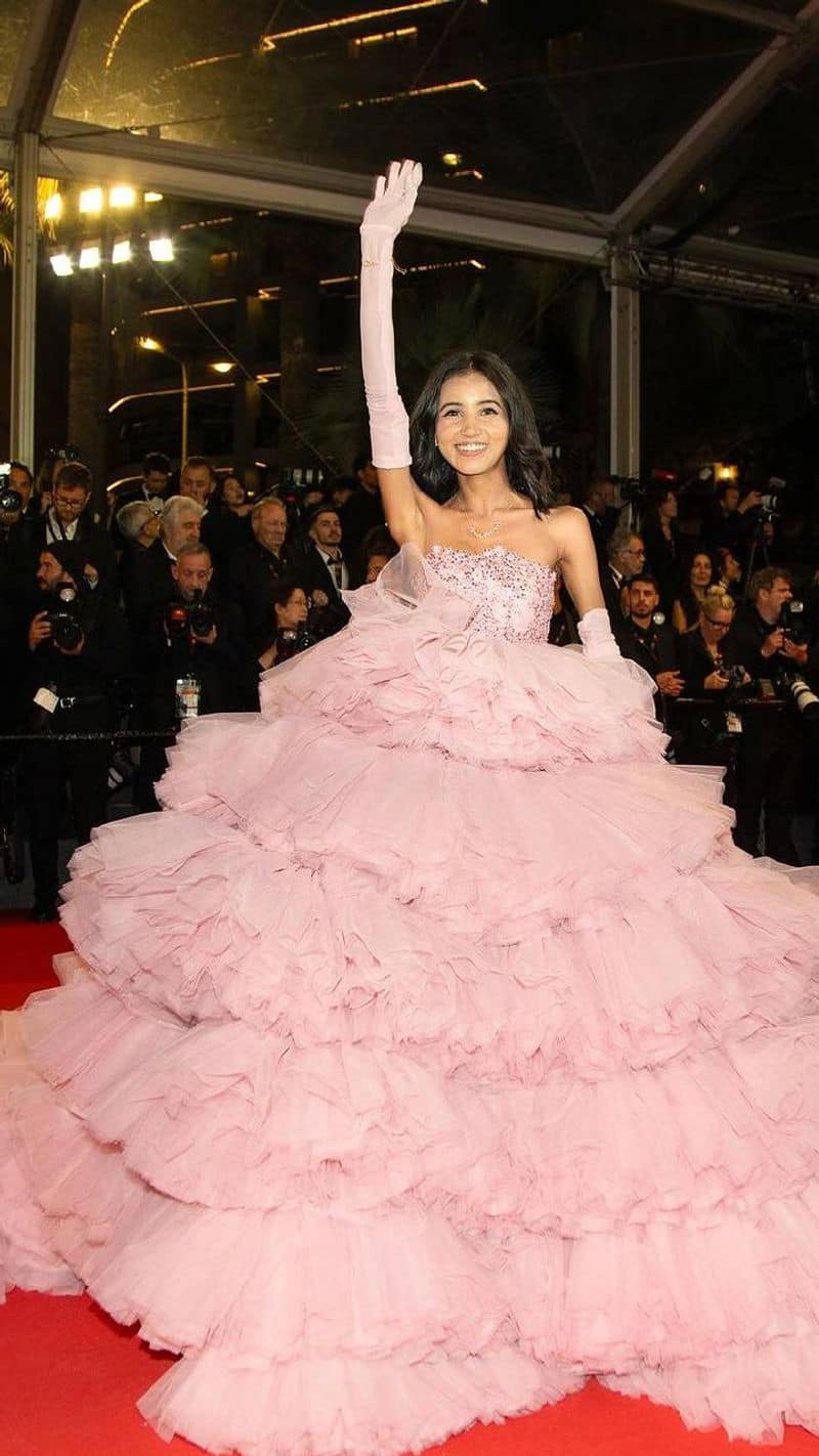 uttar pradesh Nancy Tyagi wore self stiched 20kg gown at Cannes Film Festival 2024 xbw