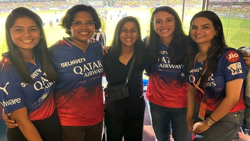 Smriti Mandhana, Jemimah Rodrigues and Shreyanka Patil Watching RCB vs CSK 68th IPL 2024 Match at Chinnaswamy Stadium rsk