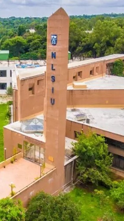 <p>1987 में स्थापित NLSIU की स्थापना कर्नाटक विधानसभा द्वारा LLB, LLM और MPhil जैसे अंडरग्रेजुएट और ग्रेजुएट कोर्स के लिए की गई थी। ये Best Law Colleges in India में से एक है। </p>
