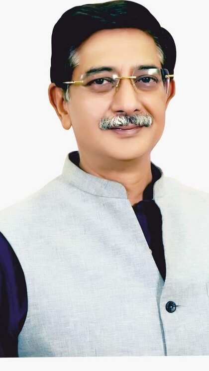 1. BJP अनुराग शर्मा झांसी,UP  212 करोड़