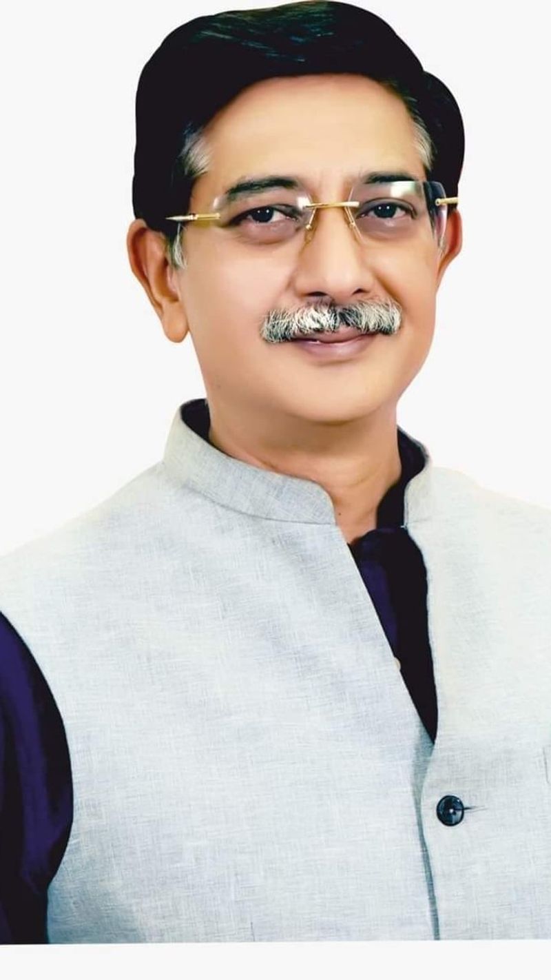 1. BJP अनुराग शर्मा झांसी,UP 212 करोड़