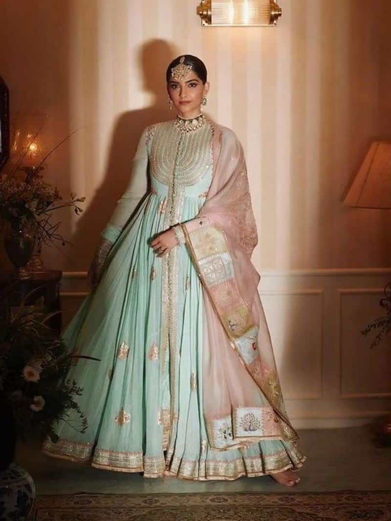 Sonam Kapoor 8 latest Anarkali suit zkamn 