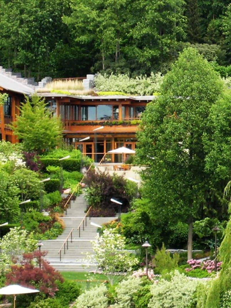 Bill Gates owns world most high technology house xanadu 2.0 near Washington lake zkamn