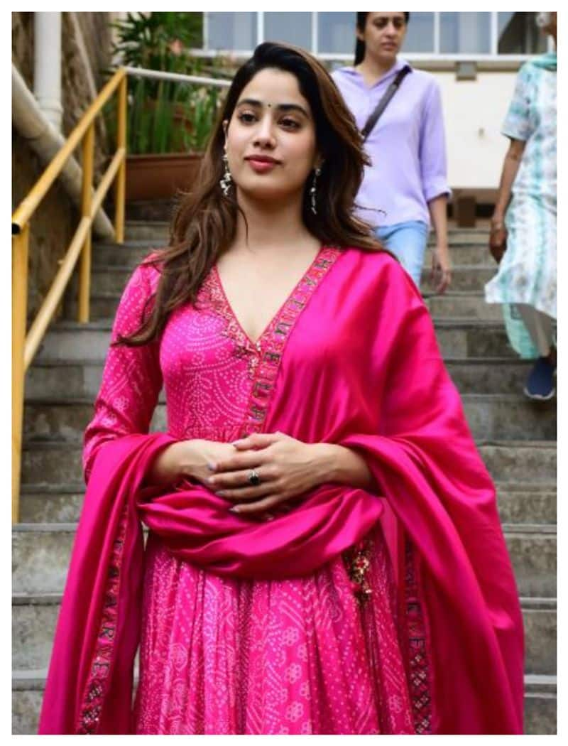 Janhvi Kapoor looks beautiful in a pink anarkali