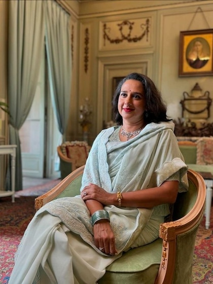 <p>राधिका राजे बड़ौदा की महारानी और लक्ष्मी विलास पैलेस की मालकिन हैं।  उनकी शादी महाराज समरजीत सिंह गायकवाड़  से हुई थी। लक्ष्मी विलास पैलेस बकिंघम पैलेस से भी 4 गुना बड़ा है। </p>
