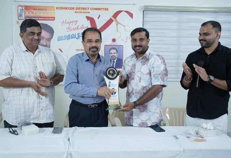 kozhikode fans association donate oxygen concentrator to bedridden patients in the situation of mohanlal birthday 