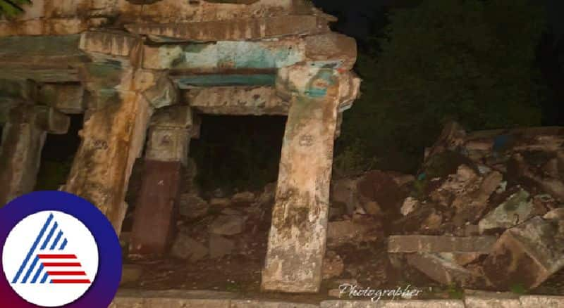 Monsoon 2024 Hampi salu mantapa memorial pillars broken by rain at vijayanagar rav