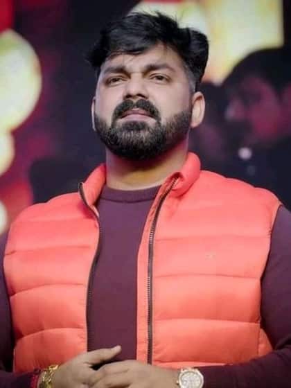 <p>पवन सिंह को बचपन से ही सिंगर बनने का शौक था इसलिए पढ़ाई ज्यादा नहीं किया।  उन्होंने साल 2004 में बिहार संस्कृत शिक्षा बोर्ड से सिर्फ दसवीं पास किया है।</p>

<p> </p>

<p> </p>
