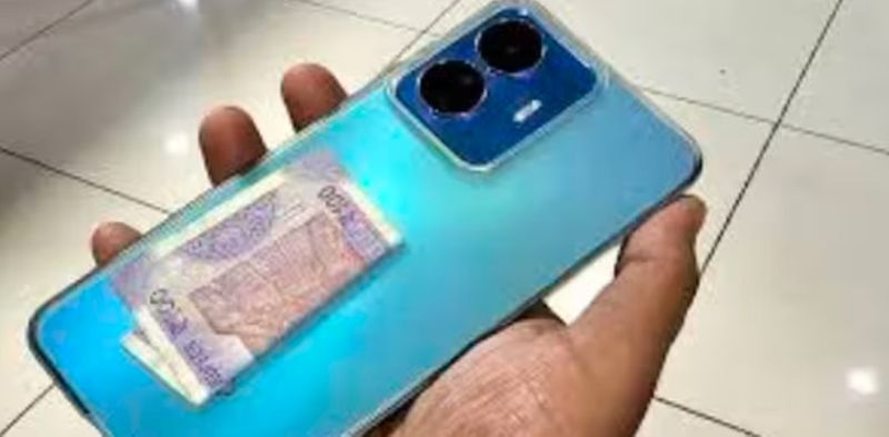 Are you a person who keeps cash and ATM cards in a mobile cover? Change this immediately.. Note it, pass-sak