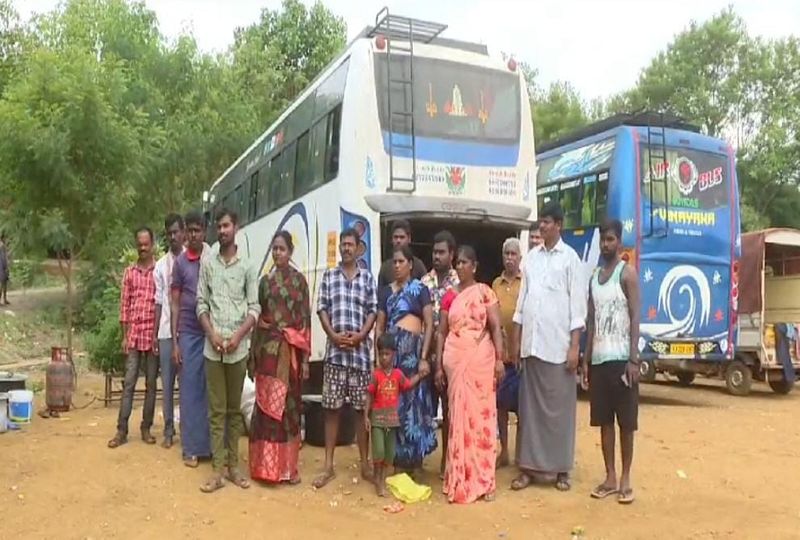 Andhra Pradesh Private Bus Seized in Gadag due to Incorrect Documents gvd