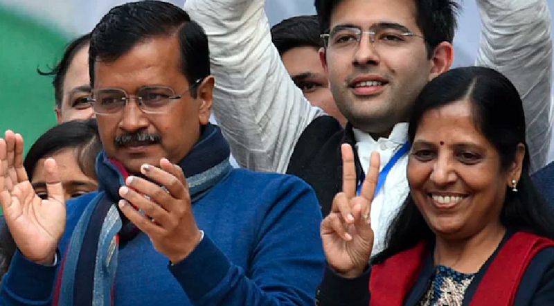 Wife not interested in politics so will not contest loksabha polls says Arvind kejriwla rav