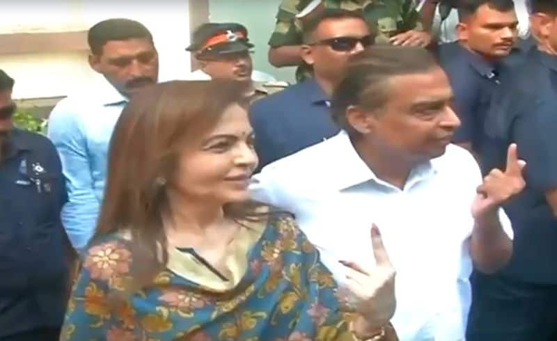 Nita Ambani wears rich Indian tradition Handloom kalamkari dupatta during poll ckm