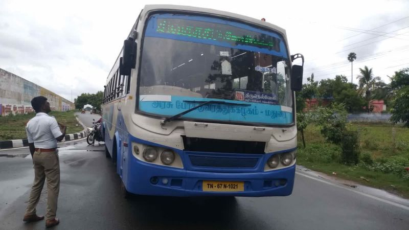 tamil nadu traffic police collect penalty from government bus who are not following traffic rules at several areas in tamil nadu vel