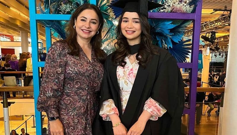 Sachin tendulkar Daughter Sara completed Master in Clinical and Public Health Nutrition san