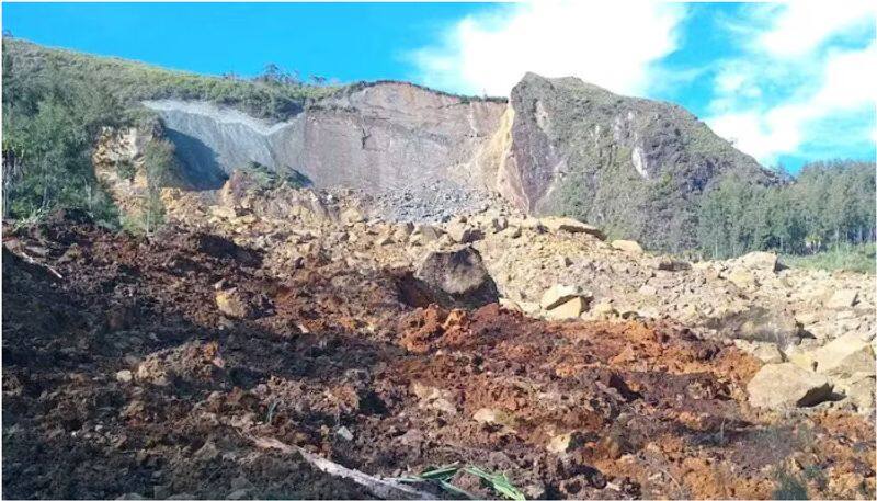 Over 300 buried as landslide hits Papua New Guinea