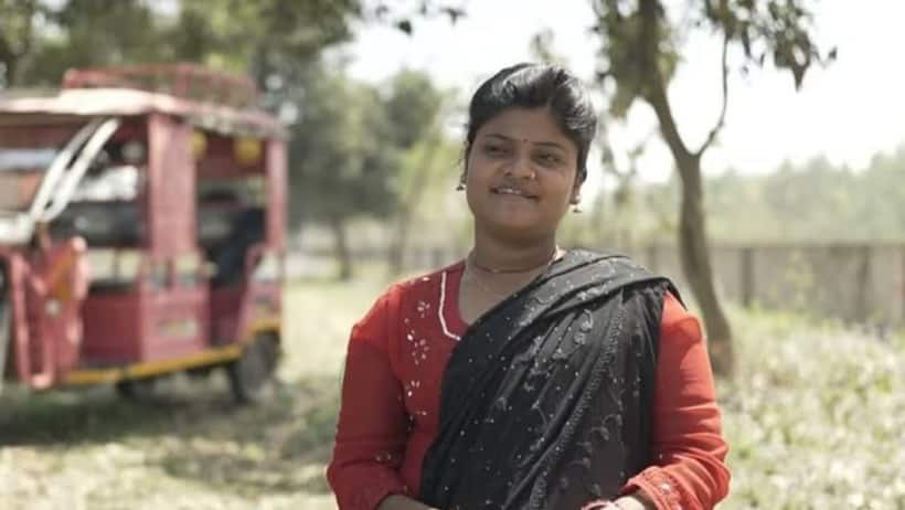 यूपी की ई रिक्शा चालक आरती काे UK का Royal Award, किंग चार्ल्स से बर्मिंघम पैलेस में मिली 