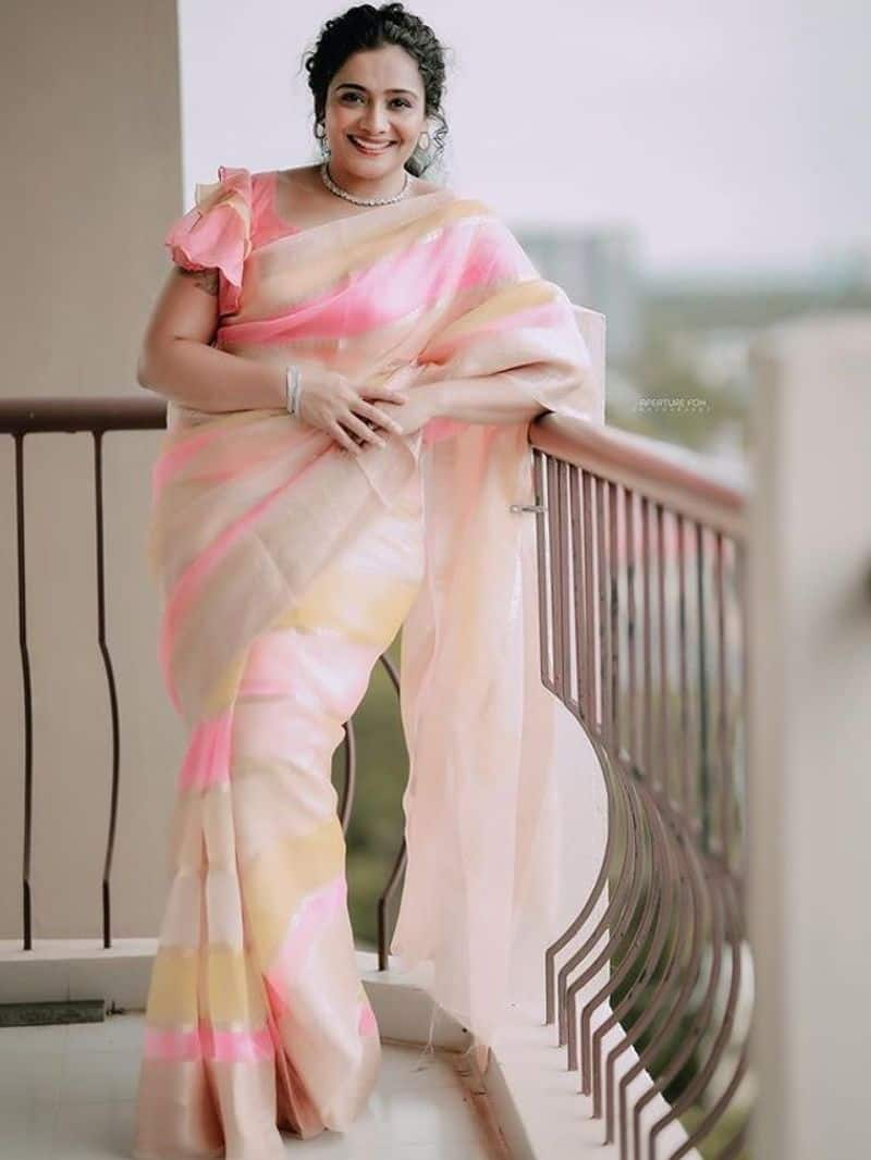 Meera Vasudevan 7 latest saree handloom saree cotton saree zkamn