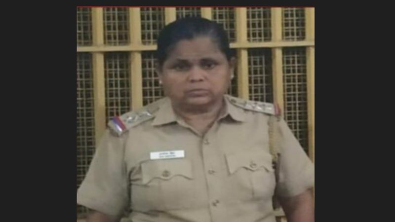 A female inspector who bought jewellery from a couple who came to lodge a complaint in Madurai has been suspended vel