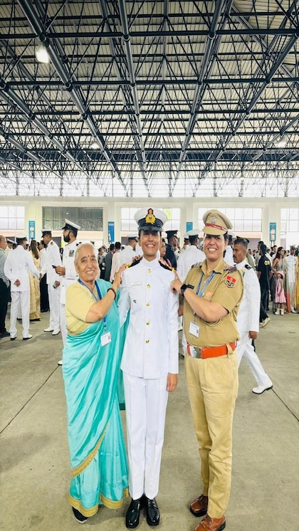 <p>कमीशन होने के बाद उन्हें ट्रैफिक कंट्रोल ATC कैडर में नियुक्त किया गया है। पारुल बताती है कि अपने नाना इंद्राज सिंह और मां सरोज से मोटिवेट होकर वह इस मुकाम तक पहुंची है।</p>

<p> </p>
