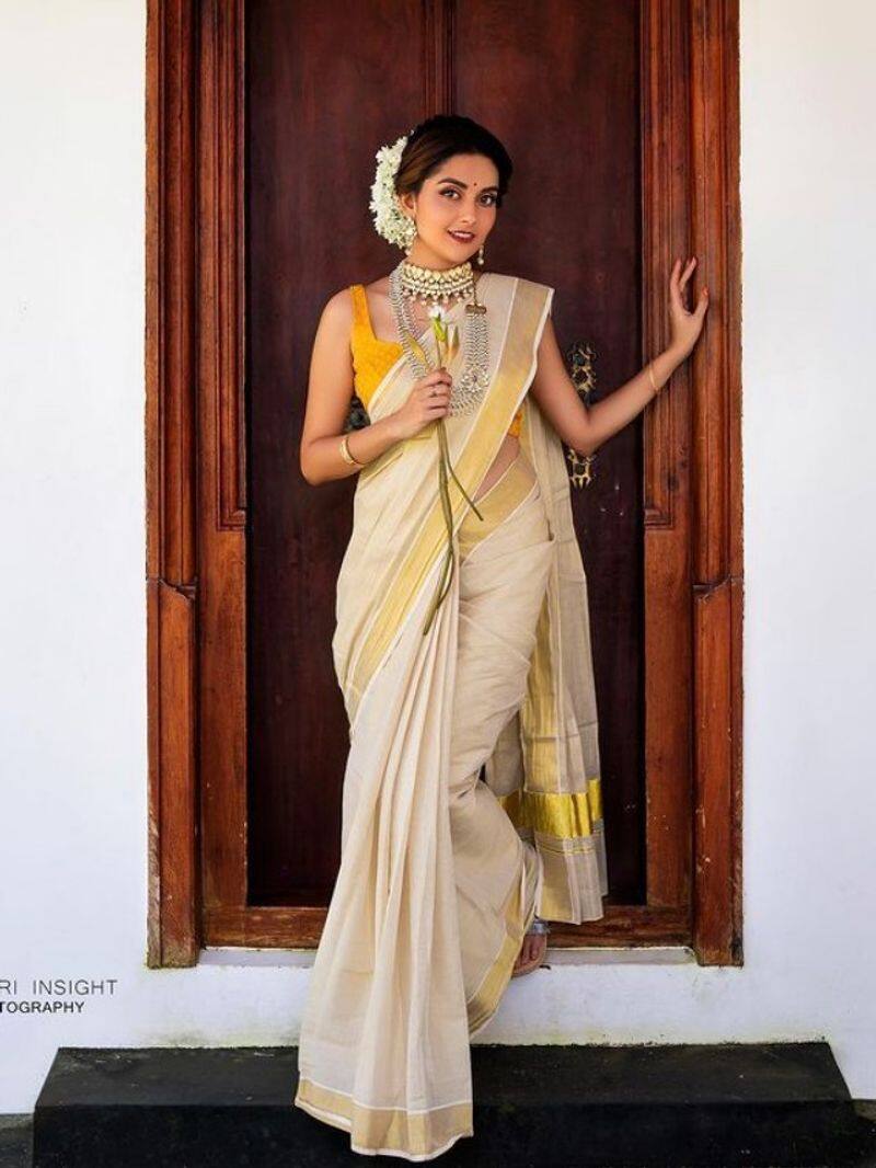 Mahima Nambiar  latest saree image zkamn