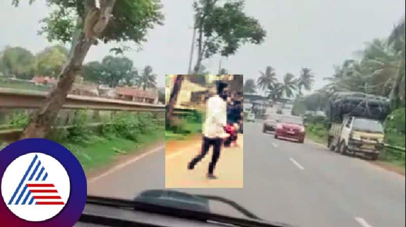 A young man  who ran on the highyway holding long rav 