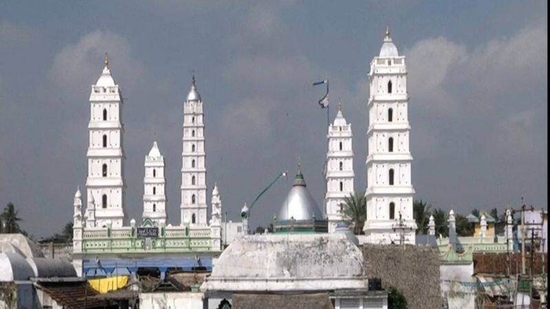 one man drowned nagore dargah pond and death in nagapattinam vel