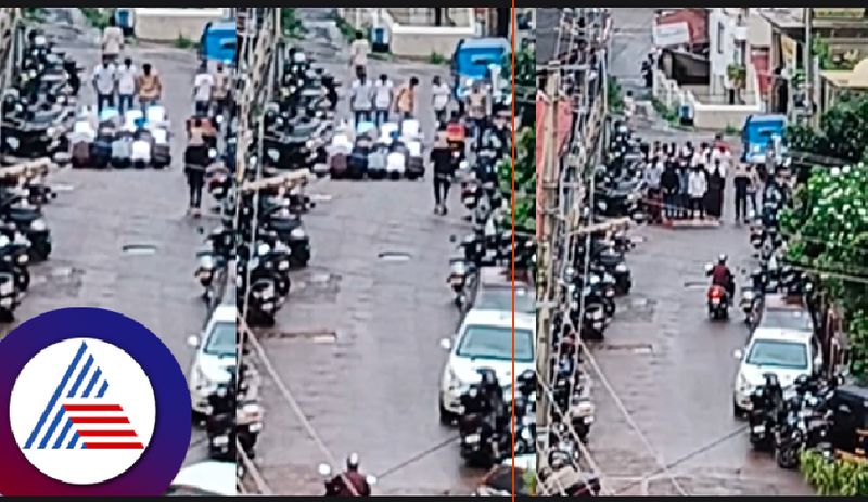 Youths offered Namaz on street road kankanadi at mangaluru video went viral  rav