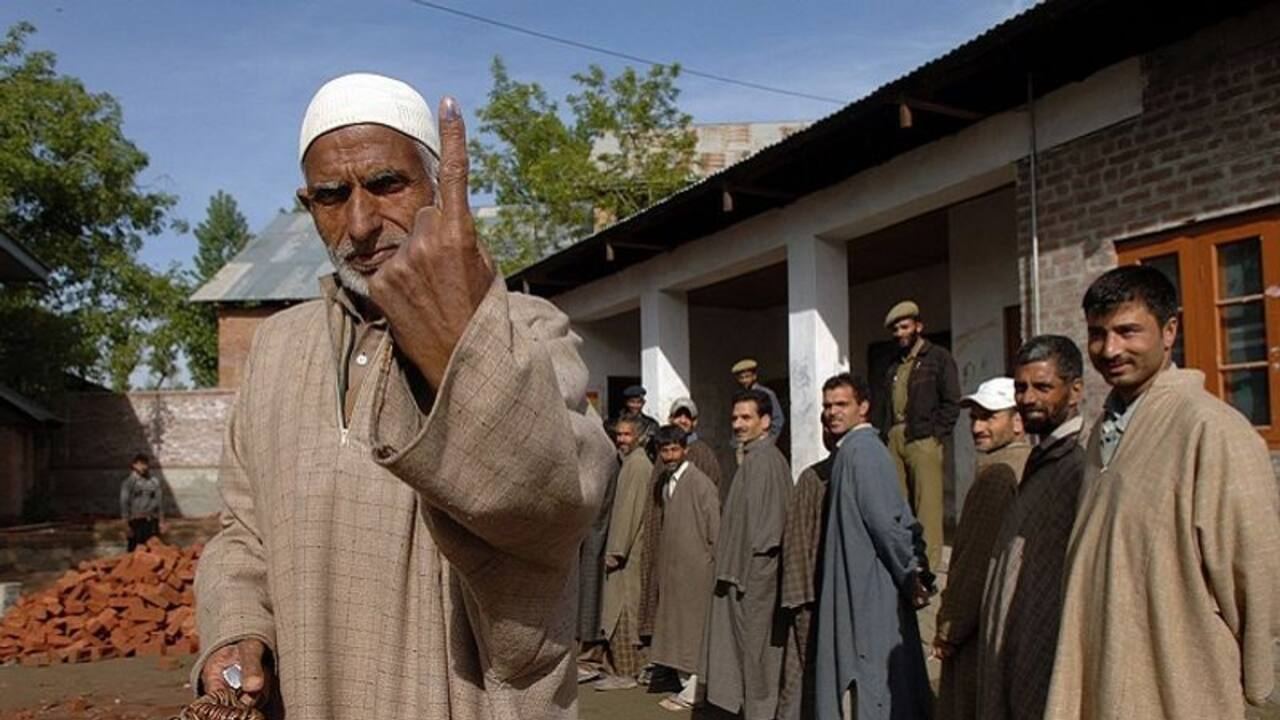 ये है नया कश्‍मीर: वोटर टर्नआउट से टेंशन में पाकिस्तान...टूटा 35 साल का रिकॉर्ड और आतंकी इरादे