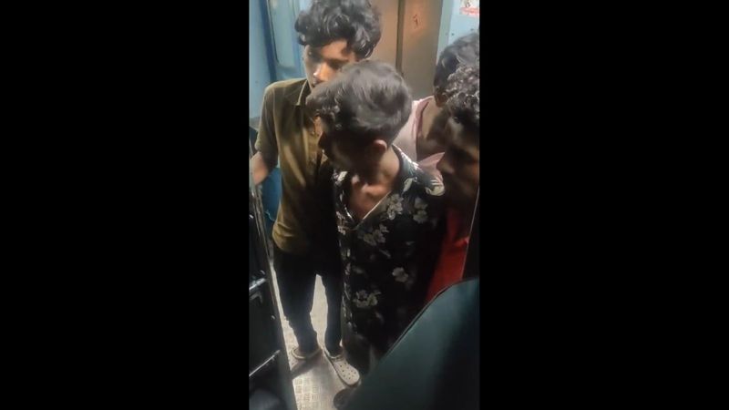 4 person arrested who are attack co passenger in running train in tirupur vel