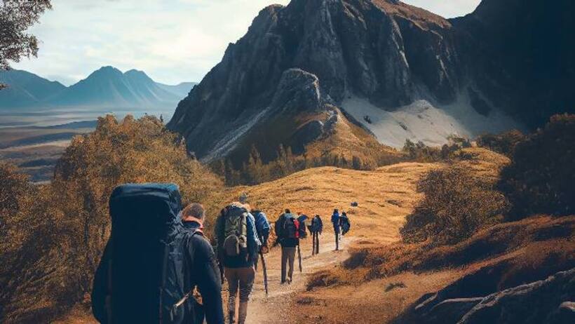 माउंट एवरेस्ट हो या ऊंचे रास्ते, ट्रैकिंग के दौरान इन बातों का रखें ध्यान, वरना पड़ जाएंगे लेने के देने